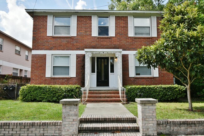 Foto del edificio - 2142 College St