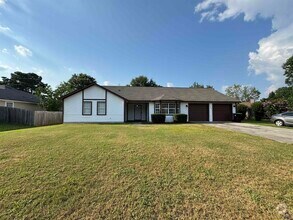Building Photo - 111 Northeast Dr