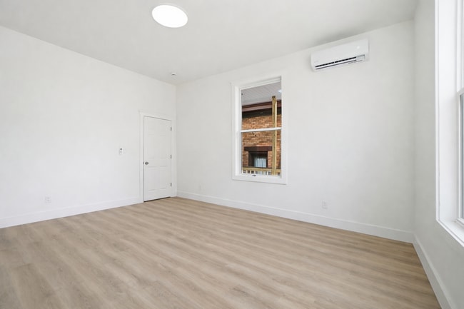 Building Photo - 2210 Eureka Ter