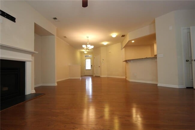 Foto del edificio - 2132 Greencrest Cir