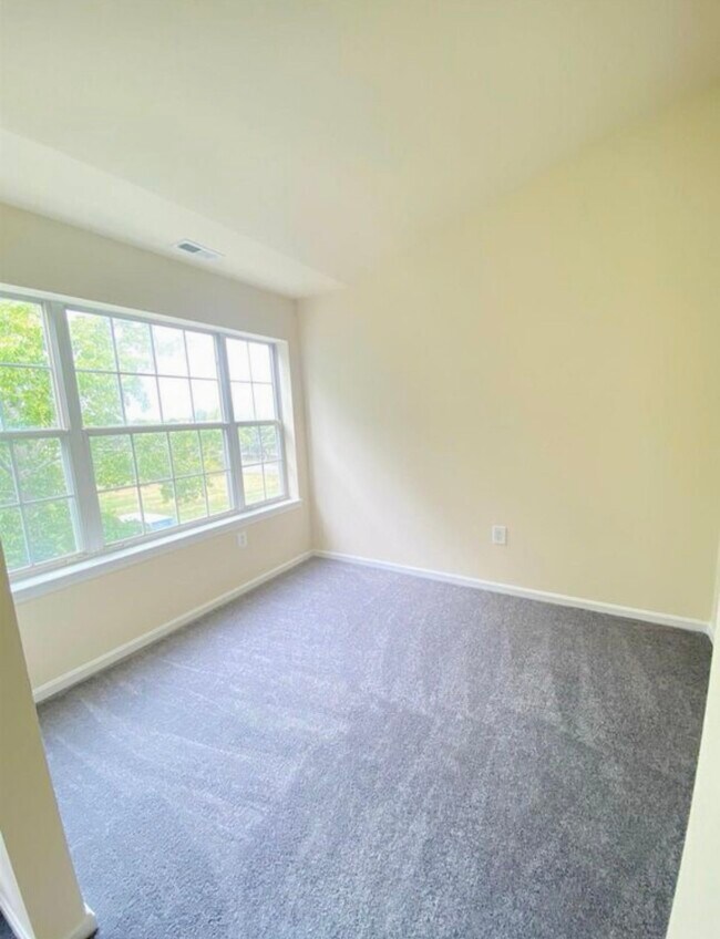 Building Photo - 95 Trotters Ln