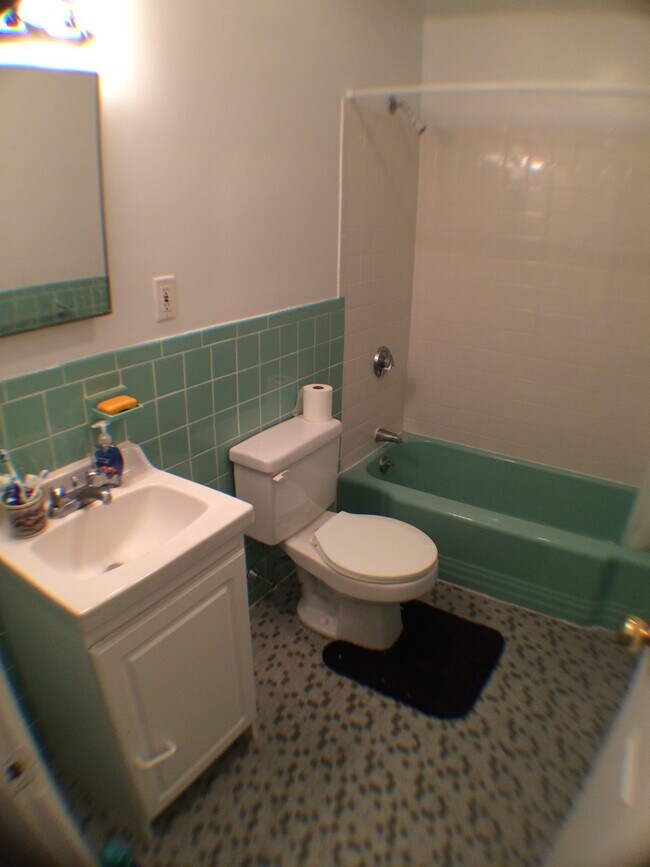 Building Photo - 19 Fairbanks St