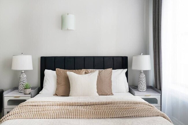 Building Photo - 240 W 73rd St