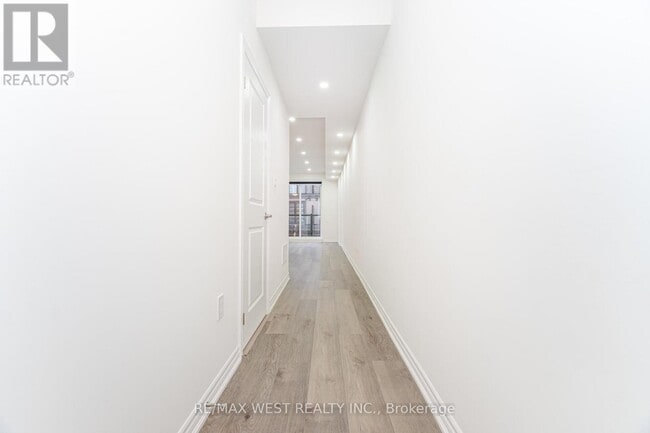 Building Photo - 30 Woodstream Dr