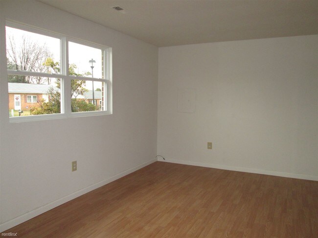 Building Photo - 1 1/2 Opus Dr