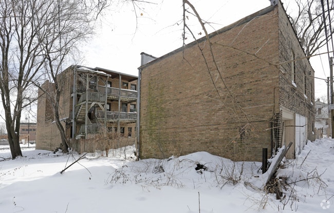 Building Photo - 7950 S Exchange Ave
