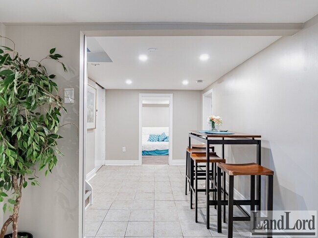 Photo du bâtiment - 65 Fairfield Ave