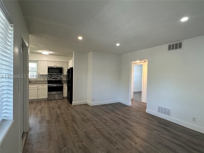 Foto del edificio - 2401 NW 9th Terrace