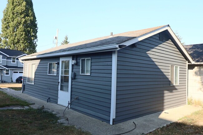 Foto del edificio - 2344 Trenton Ave