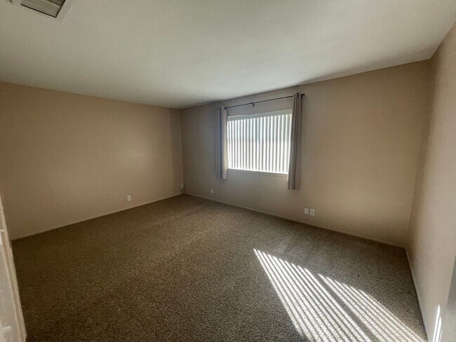 Foto del edificio - Apple Valley-Cute Starter Home- 2 Bedrooms, 2 Bathrooms, All Appliances Included, Fully Fenced