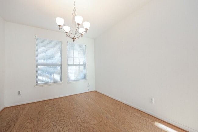 Building Photo - 2107 Brooke Avery Dr
