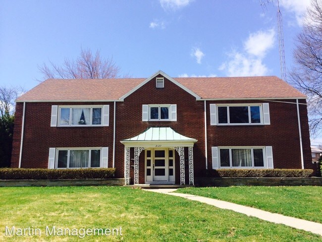 Building Photo - 2127 Collinway St