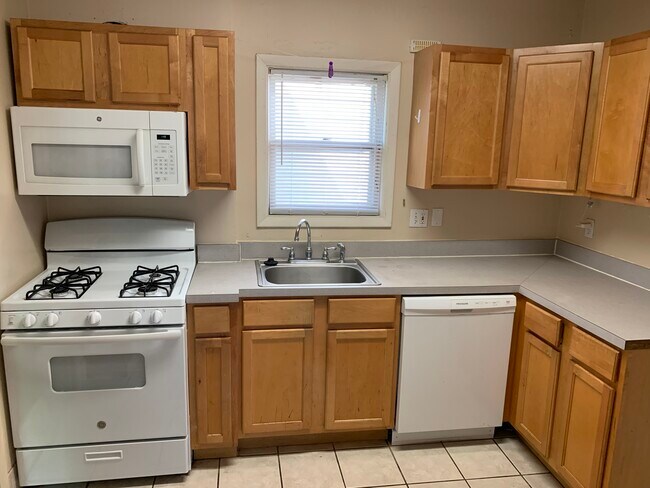 kitchen - 216 Packard St