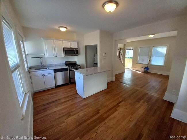 Building Photo - 15004 Saint Paul St