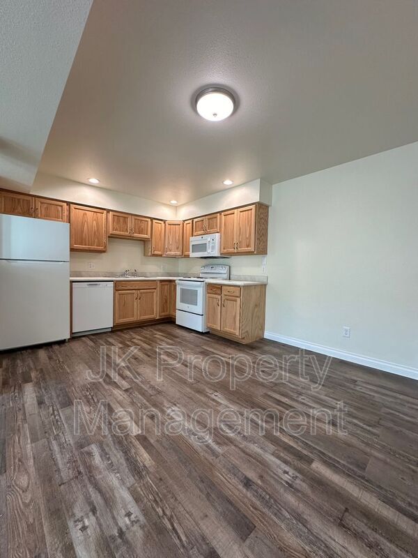 Building Photo - 1210 5th St S