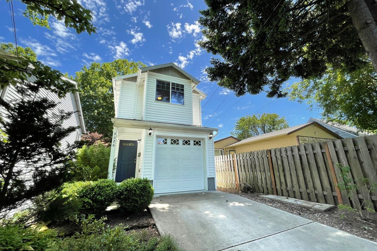 Primary Photo - Fantastic Kenton Home with Central A/C, Wa...