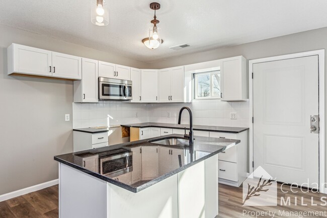 Building Photo - Brand new 2 Bedroom in Central Wichita!