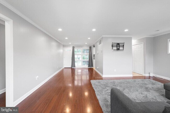 Building Photo - 5922 Charnwood Rd