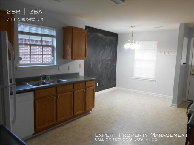 Foto del edificio - 711 Sherard Cir