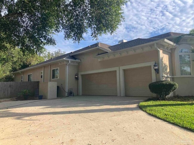 Building Photo - 3005 Lake Pointe Cir