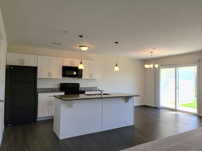 Foto del edificio - 68 Rollins Ln