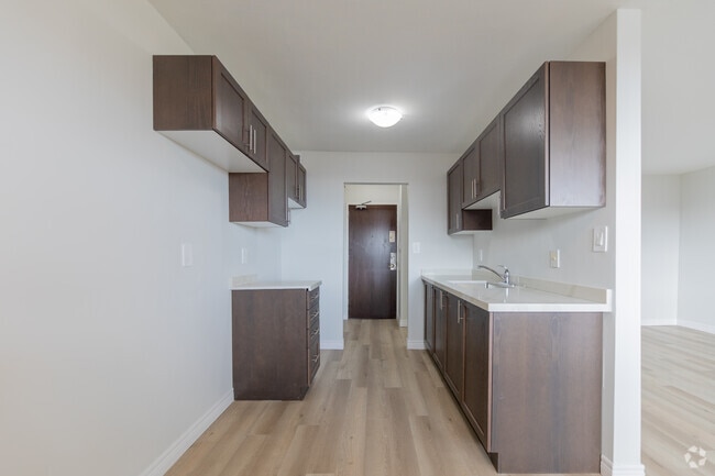 2BR, 1BA - Kitchen - Kings Forest Manor