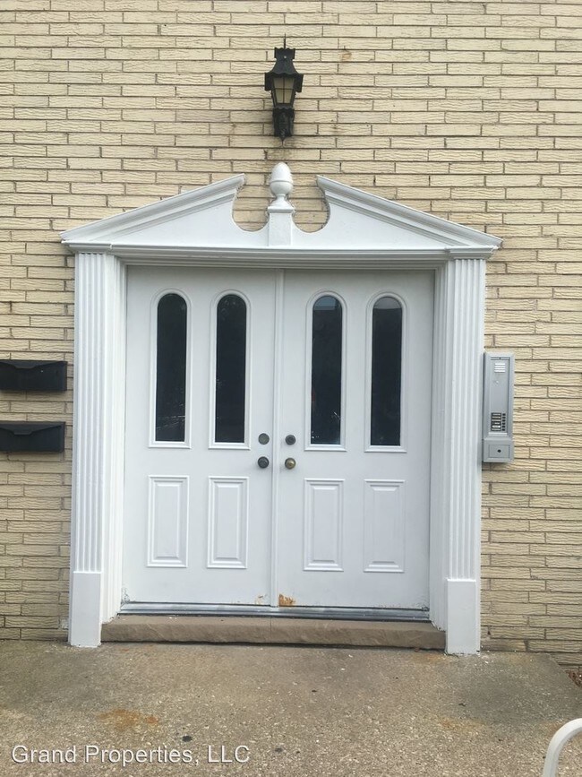 Building Photo - 20 6th Ave