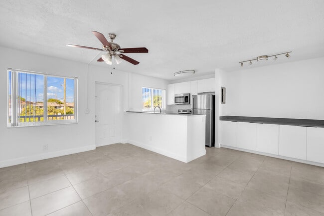 Building Photo - 450 W Camino Real