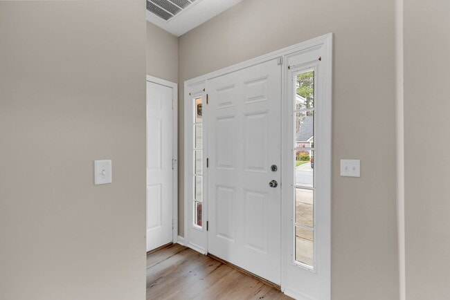 Building Photo - 3 Bedroom 2.5 Bathroom Townhome in Cypress Point - Richmond Hill