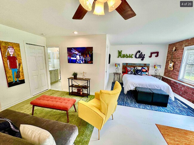 Foto del edificio - 924 Spain Ave