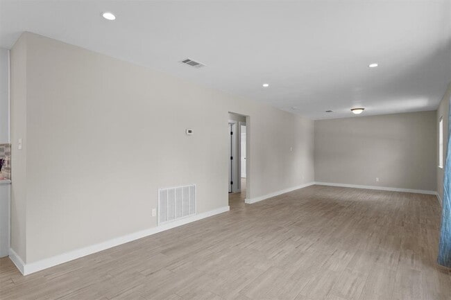 Building Photo - 7707 Robalo Rd