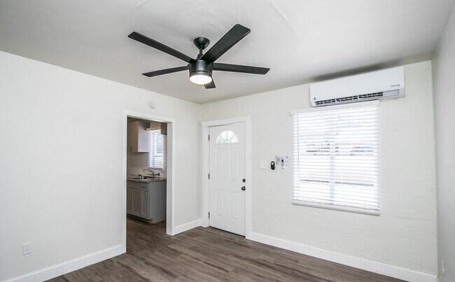 Foto del edificio - MOVE IN SPECIALS,  INTERESTED? Located in the historic downtown district.