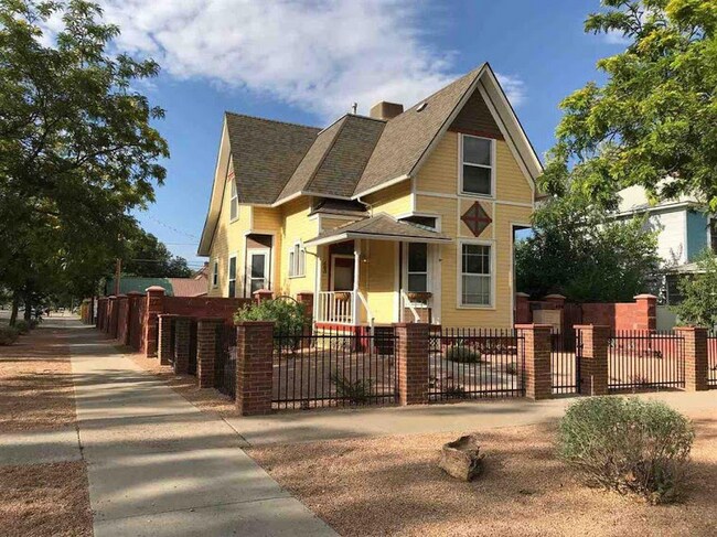 Building Photo - 463 Gunnison Ave