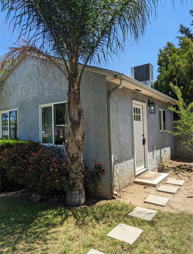 Foto del edificio - 9948 Bevis Ave