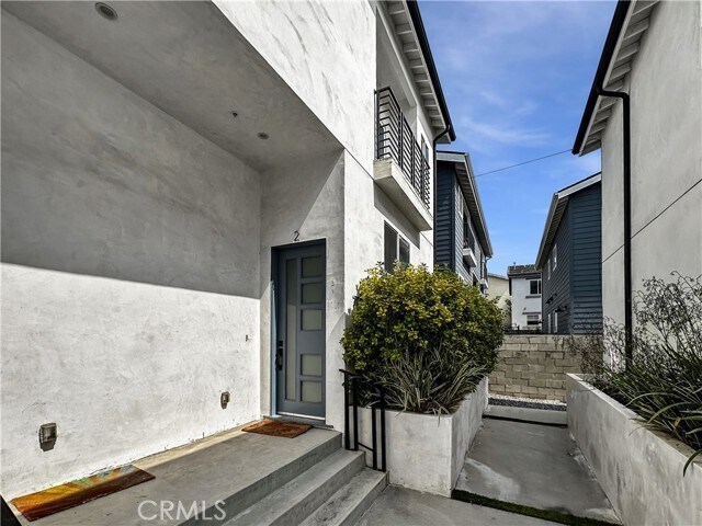Building Photo - 7127 S La Cienega Blvd