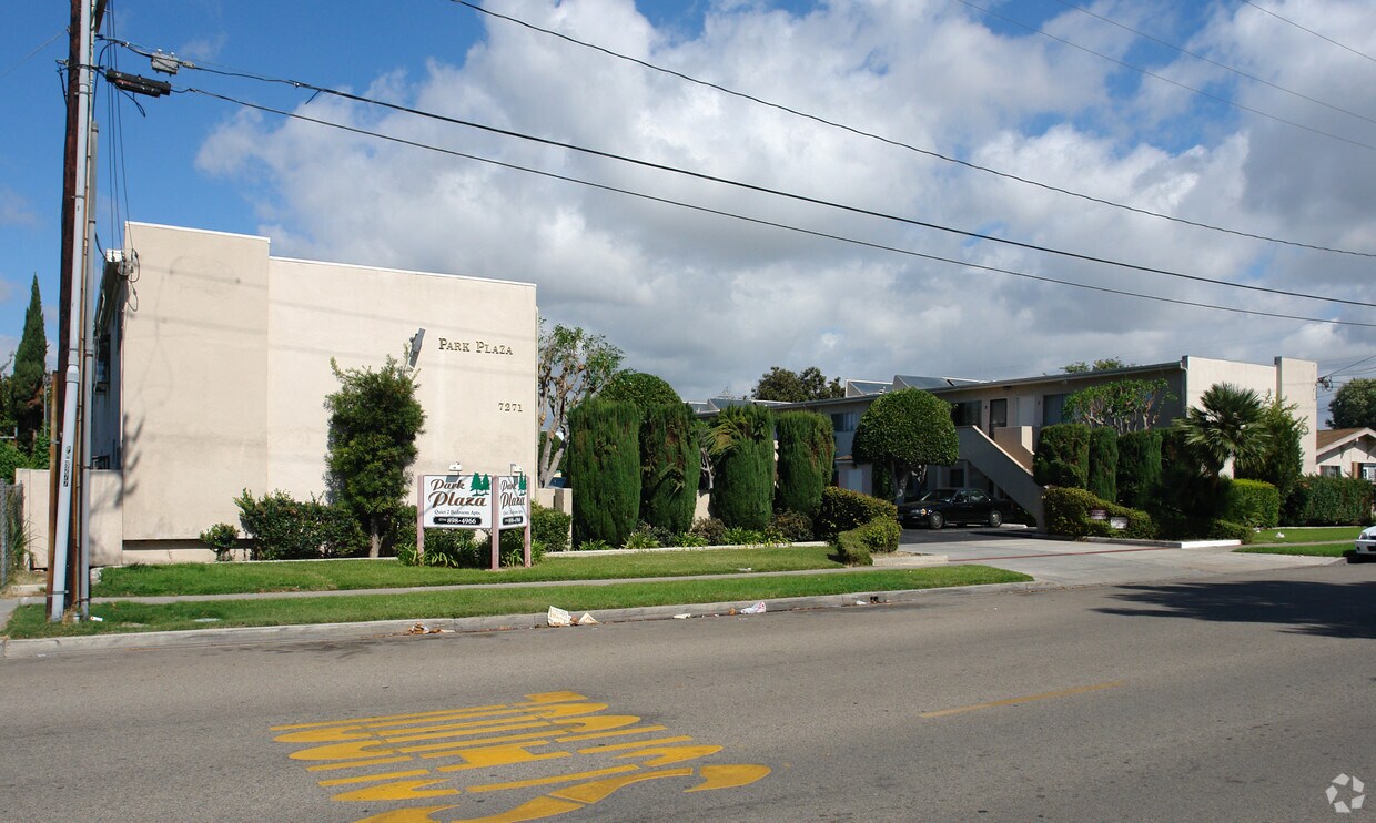 Foto del edificio - 7271-7281 Plaza St