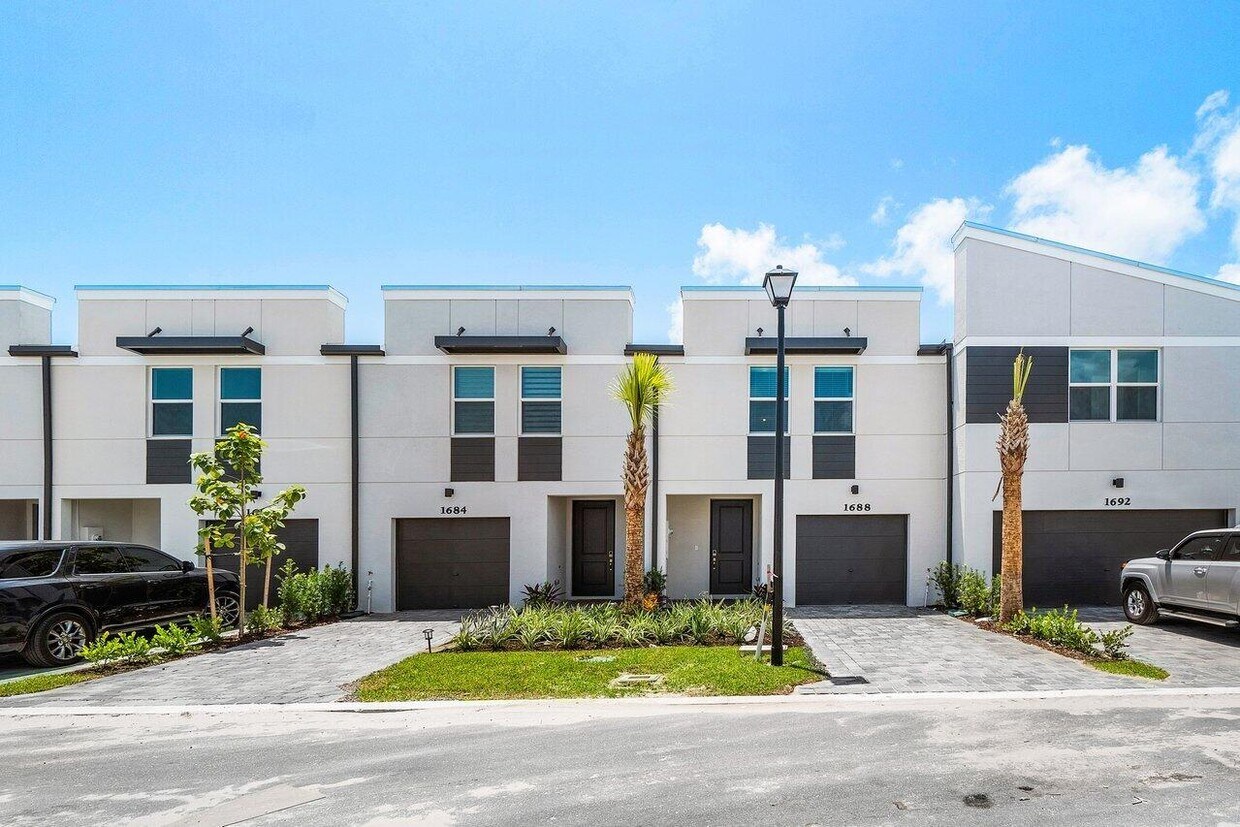 1688 Lindley St, Mangonia Park, FL 33407 Townhome Rentals in Mangonia