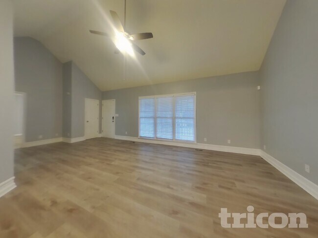 Foto del edificio - 411 Stewart Dr