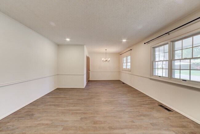 Building Photo - 3 Bed 2 Bath Rental Home in Tulsa
