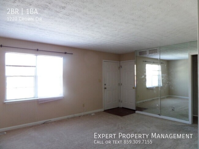 Building Photo - 1220 Crown Cir