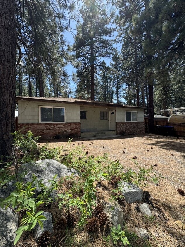 Primary Photo - 2 Bedroom near Stateline