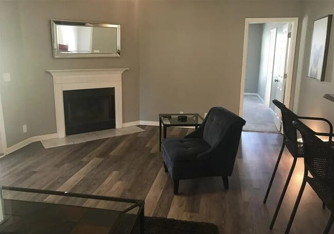 Building Photo - 102 Adams Ct