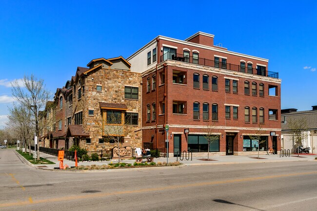 Building Photo - 220 Willow St
