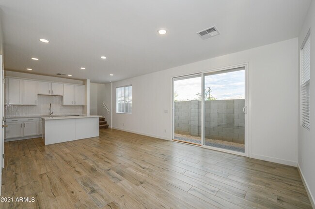 Foto del edificio - 9517 E Talon Ave