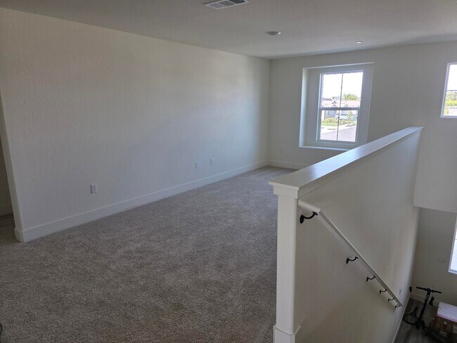 Foto del edificio - 2437 N Julieann St