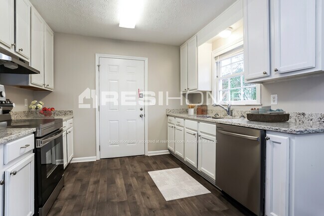 Building Photo - 4421 Elmwood Court