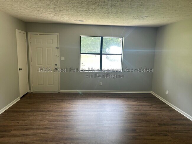 Foto del edificio - 102 Hill Pine Trail
