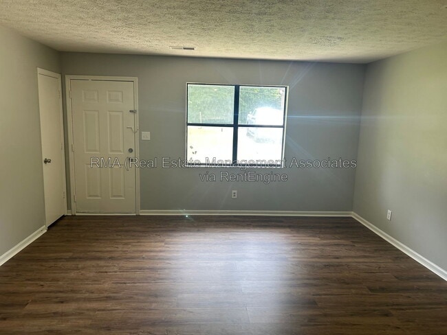 Building Photo - 102 Hill Pine Trail