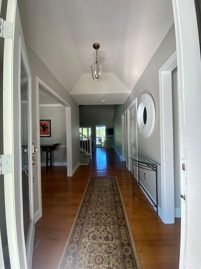 Building Photo - Condo For Rent