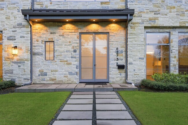 Foto del edificio - 6273 Piping Rock Ln